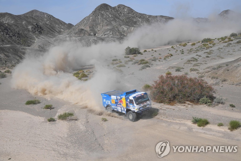 AUTO-RALLY-SILK-WAY-2019-MOTO