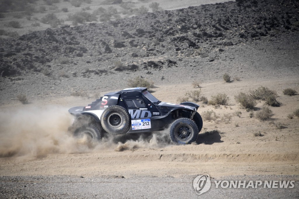 AUTO-RALLY-SILK-WAY-2019-MOTO