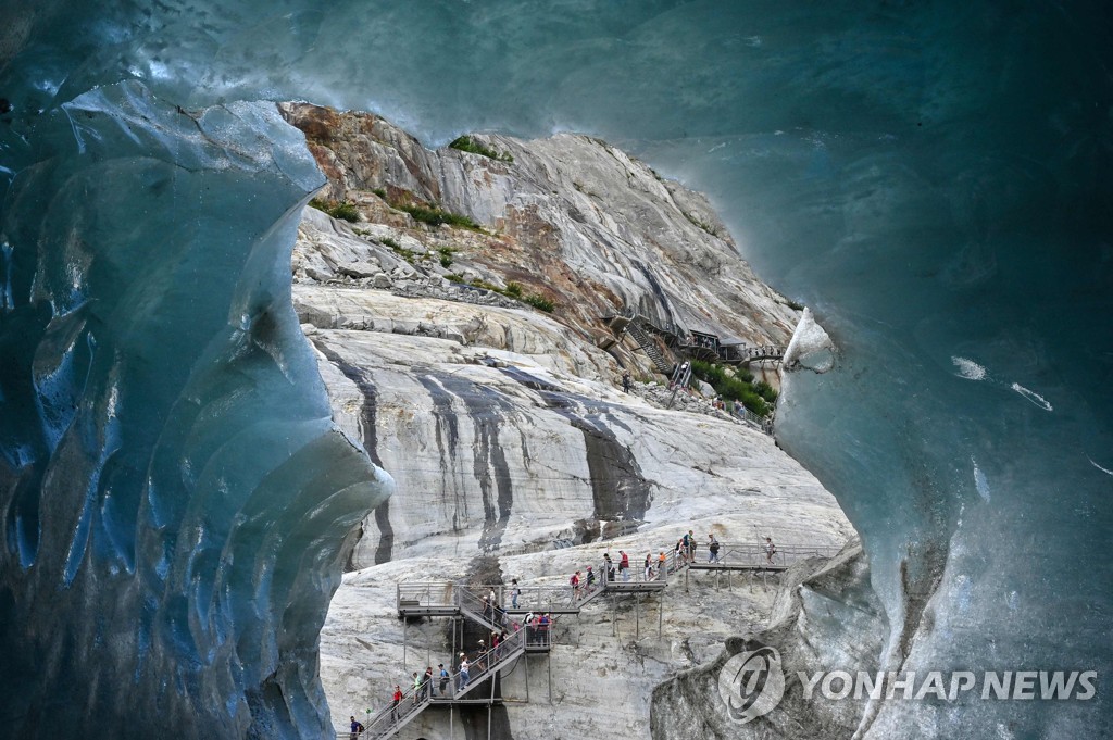 FRANCE-TOURISM-MOUNTAIN-GLACIER
