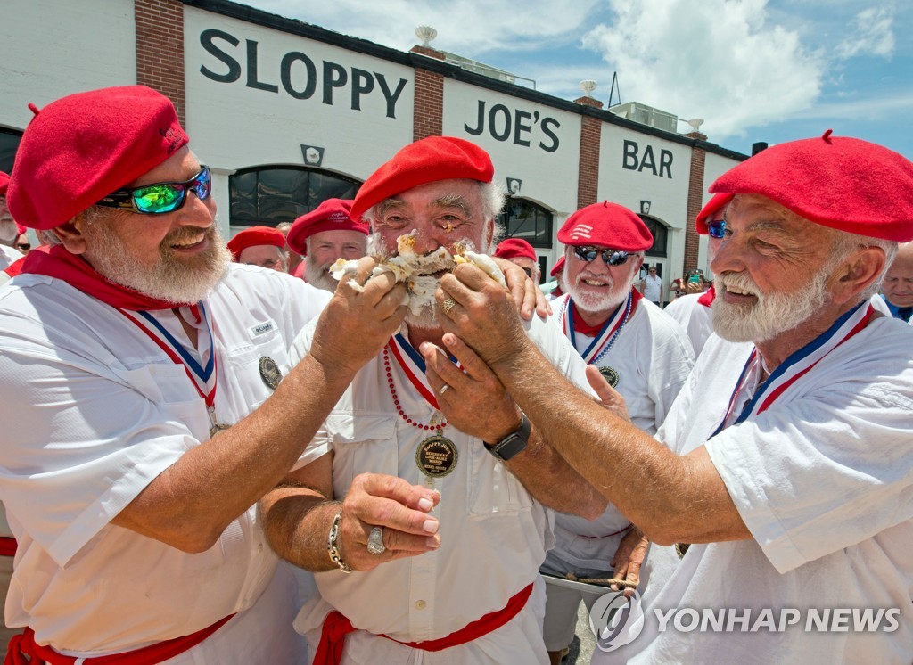 TOPSHOT-US-OFFBEAT-LIFESTYLE-HEMINGWAY