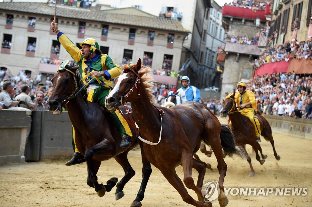 ITALY-TRADITION-HORSERACE-PALIO