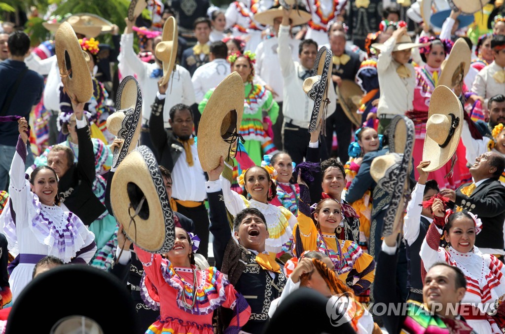 MEXICO-GUINNESS-MARIACHI-DANCE