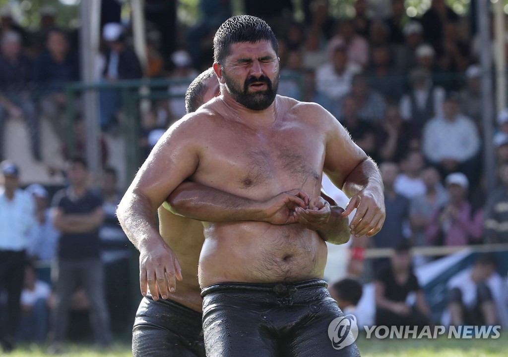 WRESTLING-TUR-OIL