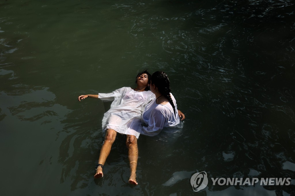 ISRAEL-BRAZIL-RELIGION-CHRISTIANITY-BAPTISM