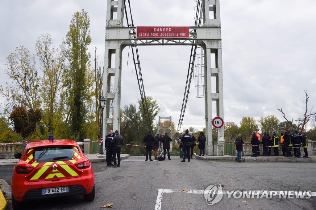 FRANCE-ACCIDENT-TRANSPORT-BRIDGE