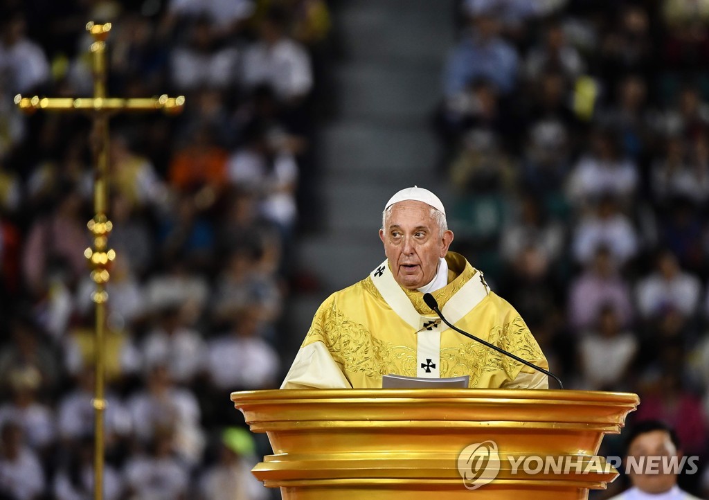 ′불교국가′ 태국 찾은 교황…사원 불상 앞에서 화합 메시지
