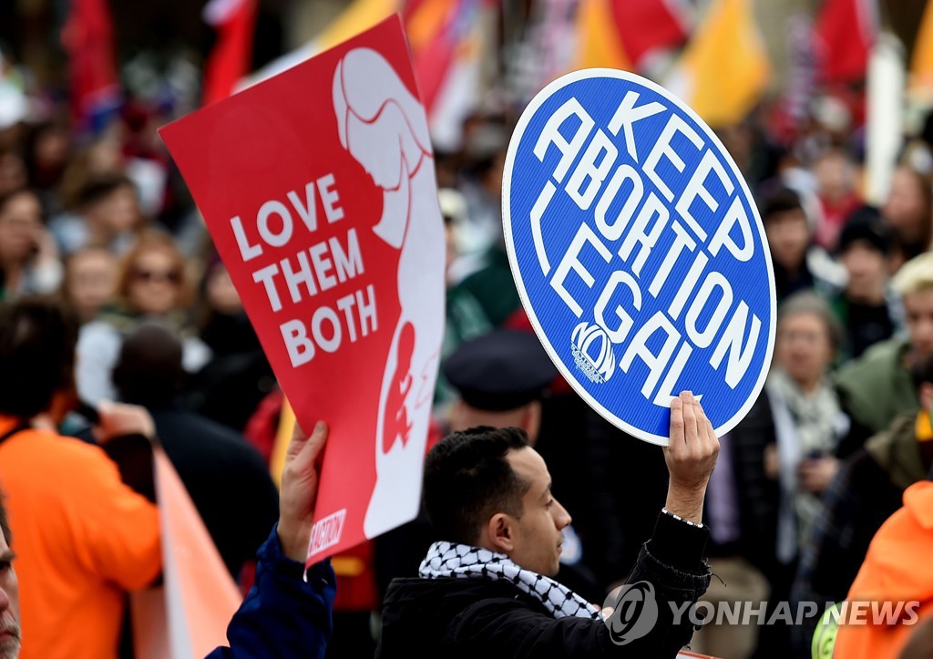 US-politics-abortion-RALLY