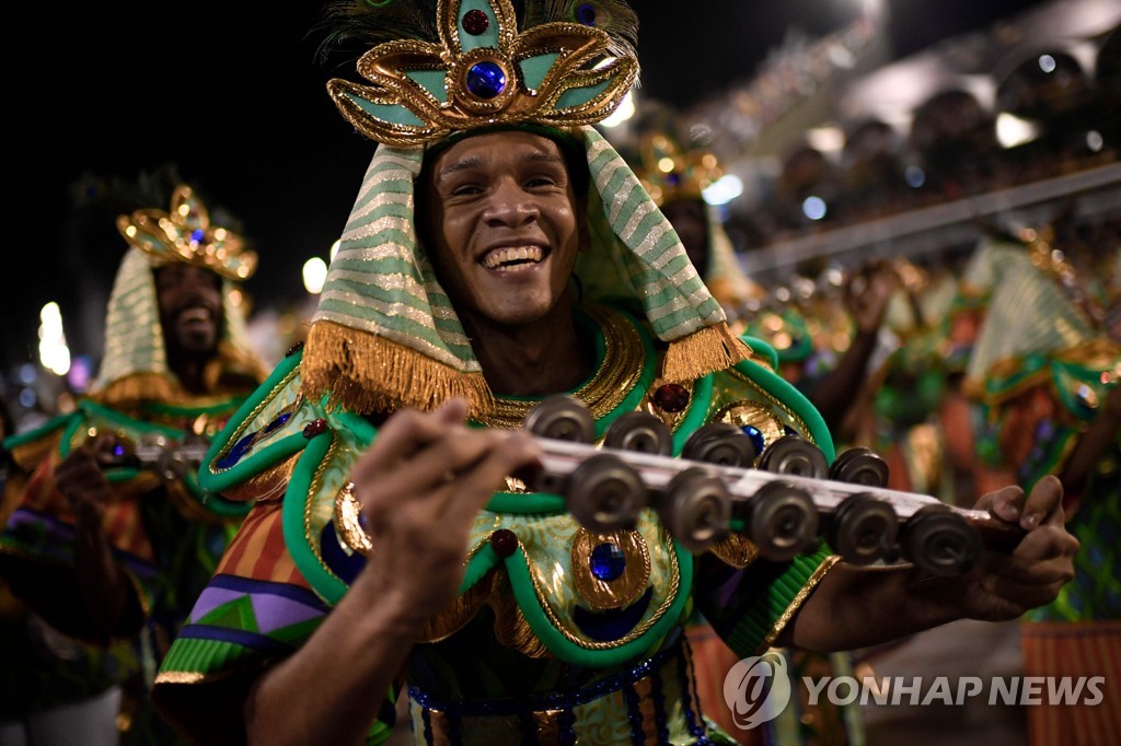 BRAZIL-RIO-CARNIVAL-PARADE-PRIMEIRA DE MANGUEIRA
