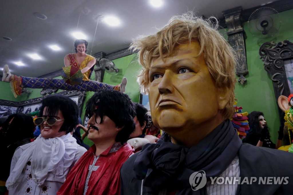 BRAZIL-RECIFE-CARNIVAL-PUPPETS