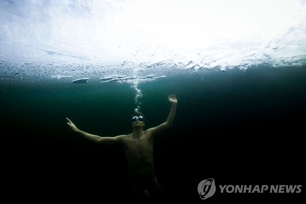 FINLAND-FREEDIVING-ICE