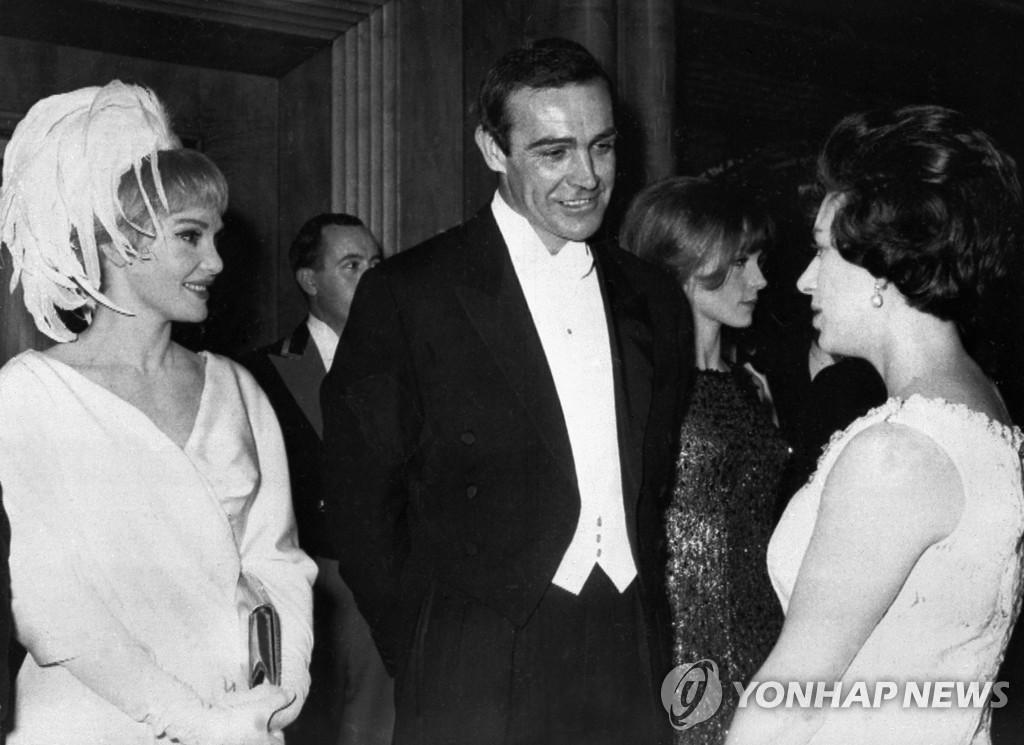 FILES-BRITAIN-ENTERTAINMENT-CINEMA-DEATH-CONNERY