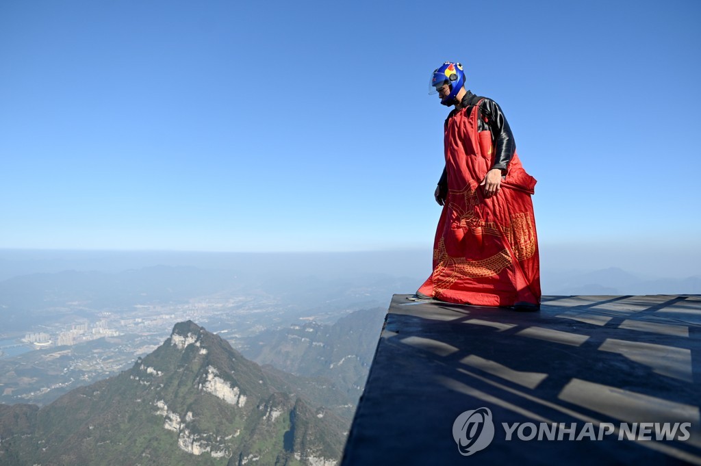 CHINA-LIFESTYLE-SPORT-WINGSUIT