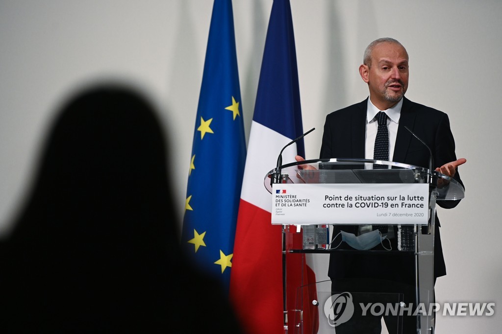 기자회견하는 프랑스 질병통제국장 제롬 살로몽