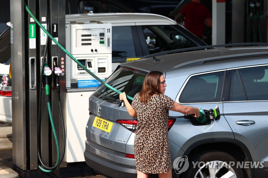 BRITAIN-POLITICS-TRANSPORT-PETROL-SHORTAGES