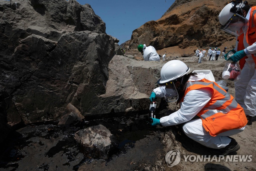PERU-TONGA-VOLCANO-TSUNAMI-OIL SPILL-CLEANUP