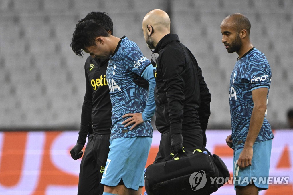 In this AFP photo, Son Heung-min of Tottenham Hotspur (L) leaves the field after suffering a facial injury during the team's UEFA Champions League Group D match against Marseille at Stade de Marseille in Marseille, France, on Nov. 1, 2022. (Yonhap)