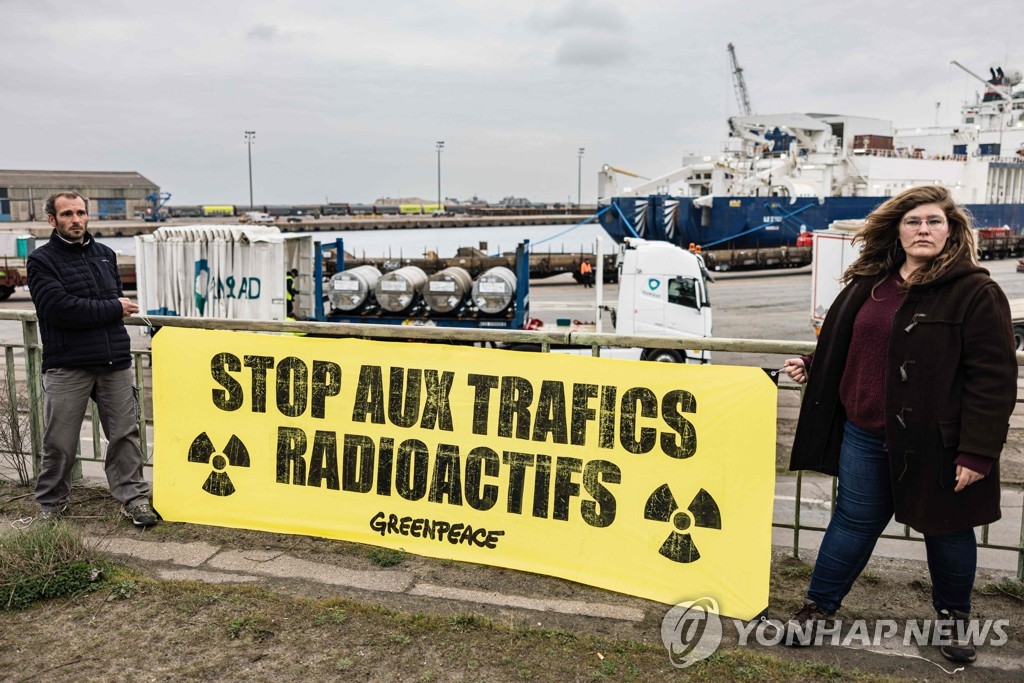 FRANCE-RUSSIA-ENERGY-NUCLEAR-GREEPEACE
