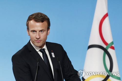 2024 파리올림픽 개최 축하연서 연설하는 마크롱