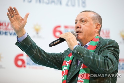 터키 에르도안 "미국이 귈렌 송환하면, 터키도 브런슨 석방 지원"