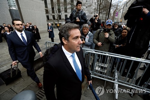 연방법원 출석한 '트럼프 개인변호사' 코언