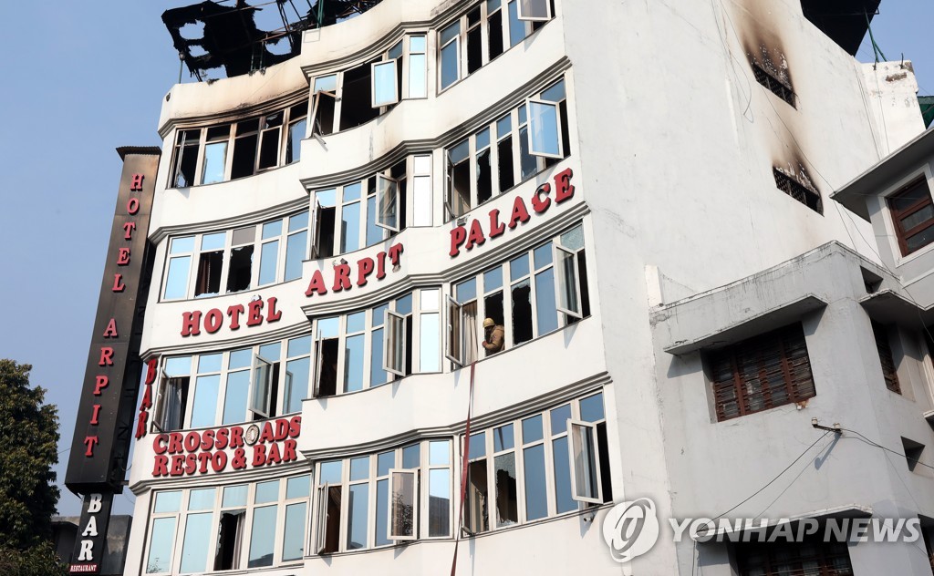 인도 뉴델리서 호텔 화재 발생