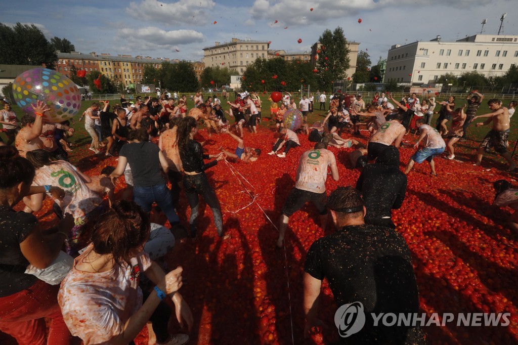 RUSSIA TOMATINA BATTLE