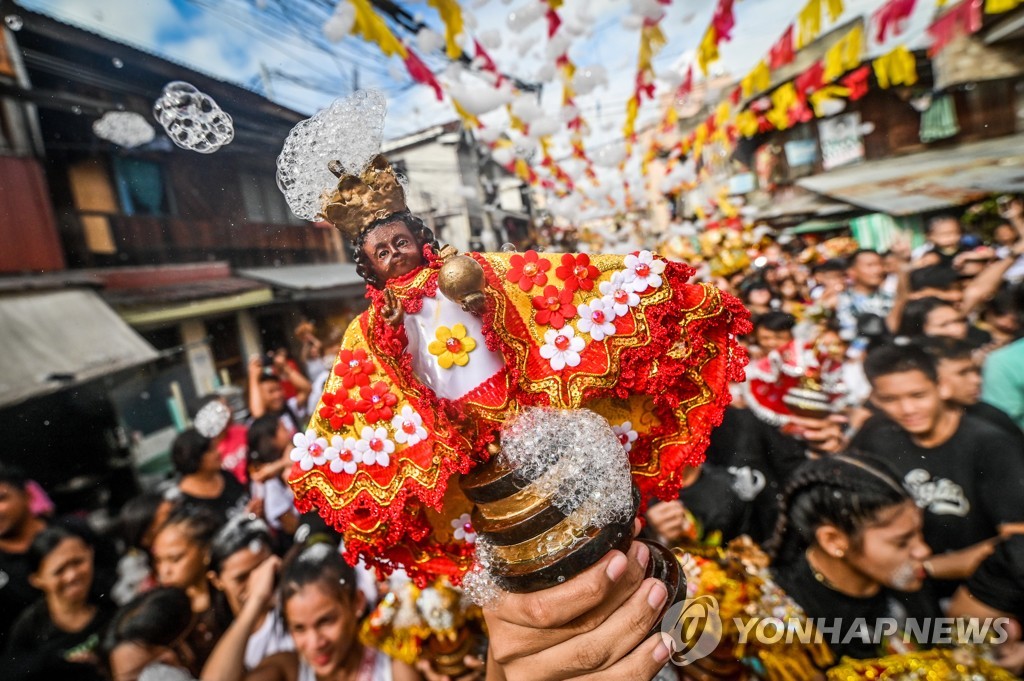 '아기 예수에게 영광을!'…필리핀 '산토 니뇨' 축제