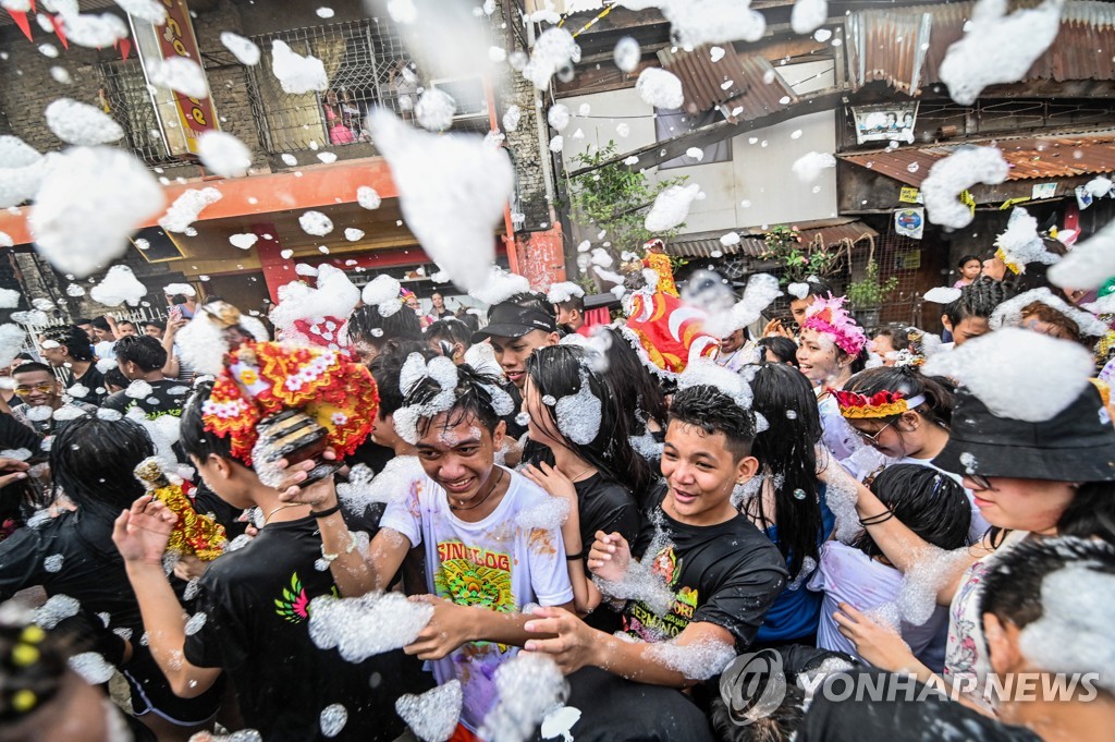 PHILIPPINES TRADITIONS SANTO NINO FESTIVAL