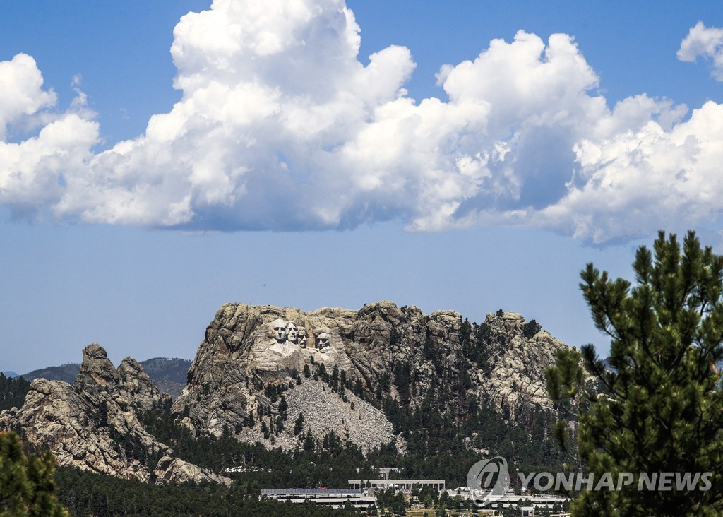 USA NATIONAL HOLIDAYS MOUNT RUSHMORE