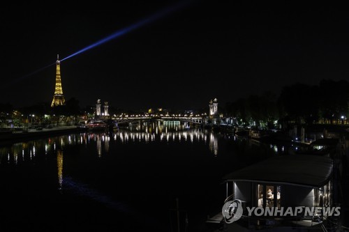 통행금지령이 내려진 프랑스 파리의 야경