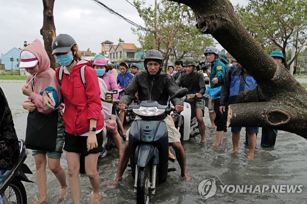 태풍 '몰라베' 강타한 베트남 중부 지방 침수