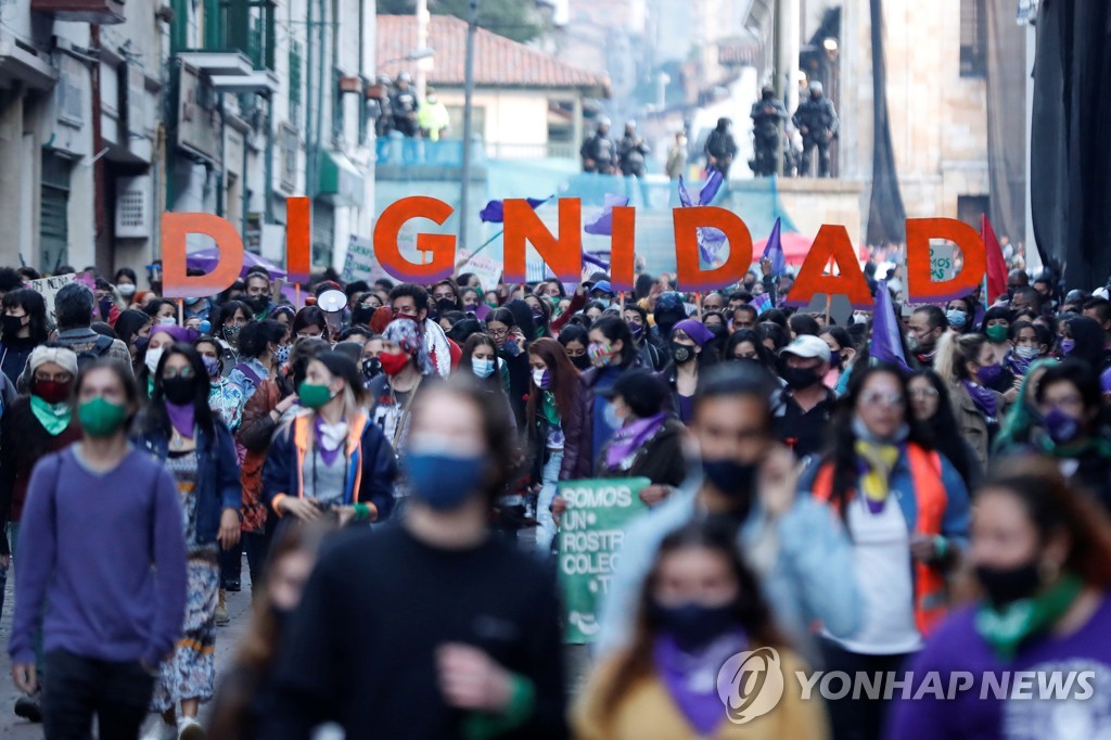 '국제 여성 폭력 추방의 날' 맞아 행진하는 콜롬비아 여성들