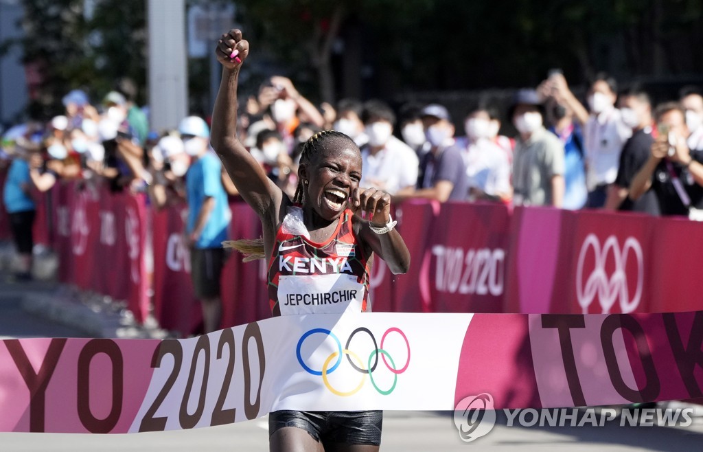 도쿄올림픽 여자 마라톤에서 우승한 제프치르치르
