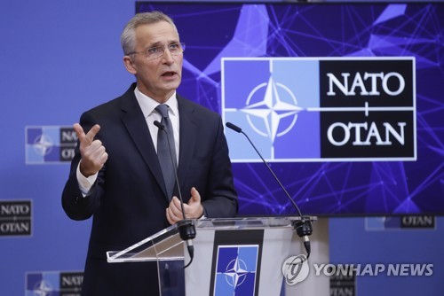 (브뤼셀 EPA=연합뉴스) 옌스 스톨텐베르그 북대서양조약기구(나토·NATO) 사무총장이 7일(현지시간) 나토 회원국 외무부 장관 화상 회의 뒤 벨기에 브뤼셀에서 기자회견을 하고 있다. 2021.1.7. photo@yna.co.kr