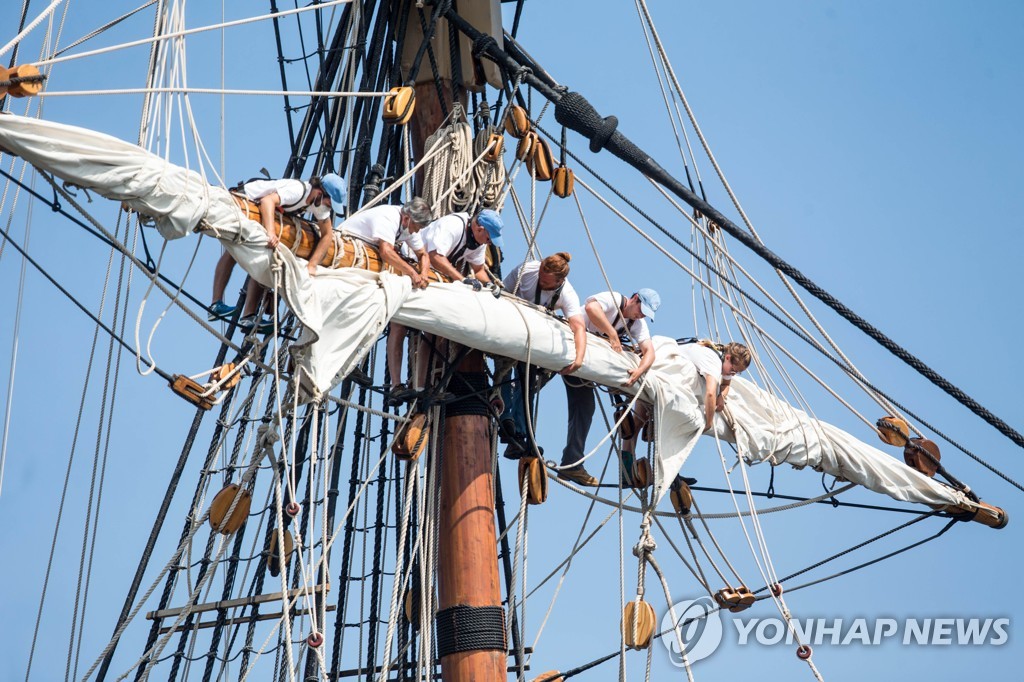 US-MAYFLOWER-REPLICA-RETURNS-TO-PLYMOUTH-AFTER-REFURBISHING,-400
