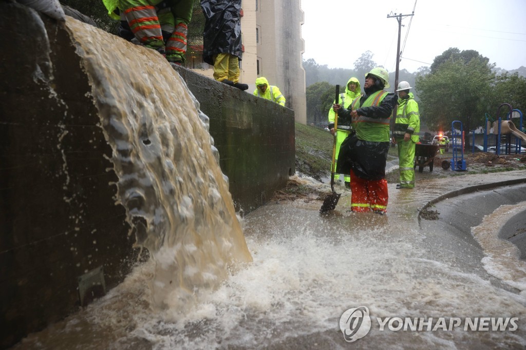 US-"BOMB-CYCLONE"-BRINGS-HEAVY-PRECIPITATION-TO-NORTHWEST-UNITED