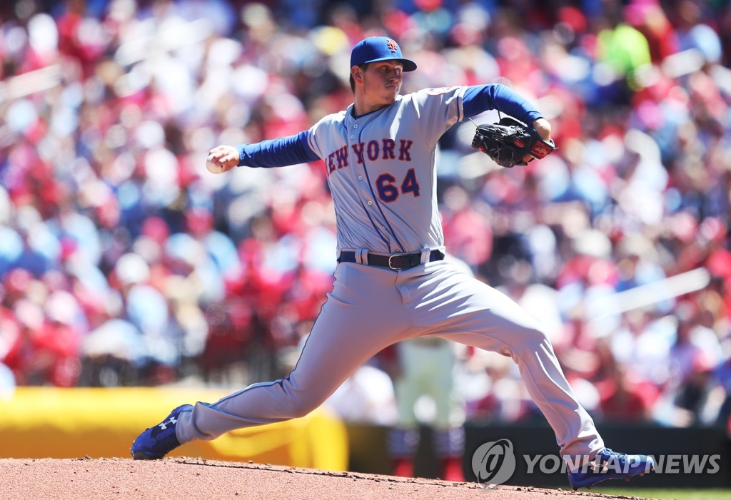 In this UPI file photo from April 20, 2019, Chris Flexen of the New York Mets throws a pitch against the St. Louis Cardinals in the bottom of the second inning of a Major League Baseball regular season game at Busch Stadium in St. Louis. (Yonhap)