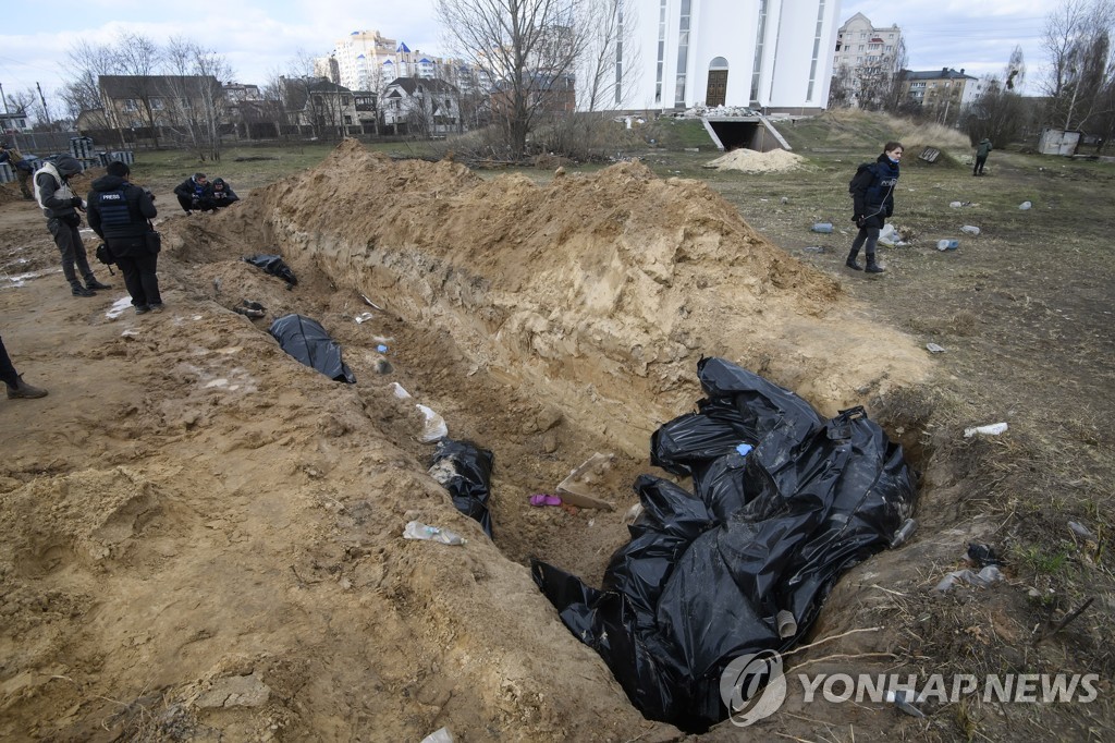 우크라이나가 최근 수복한 부차에서 발견된 집단매장지