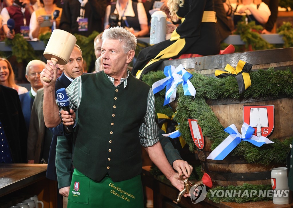 GERMANY-MUNICH-OKTOBERFEST-OPENING