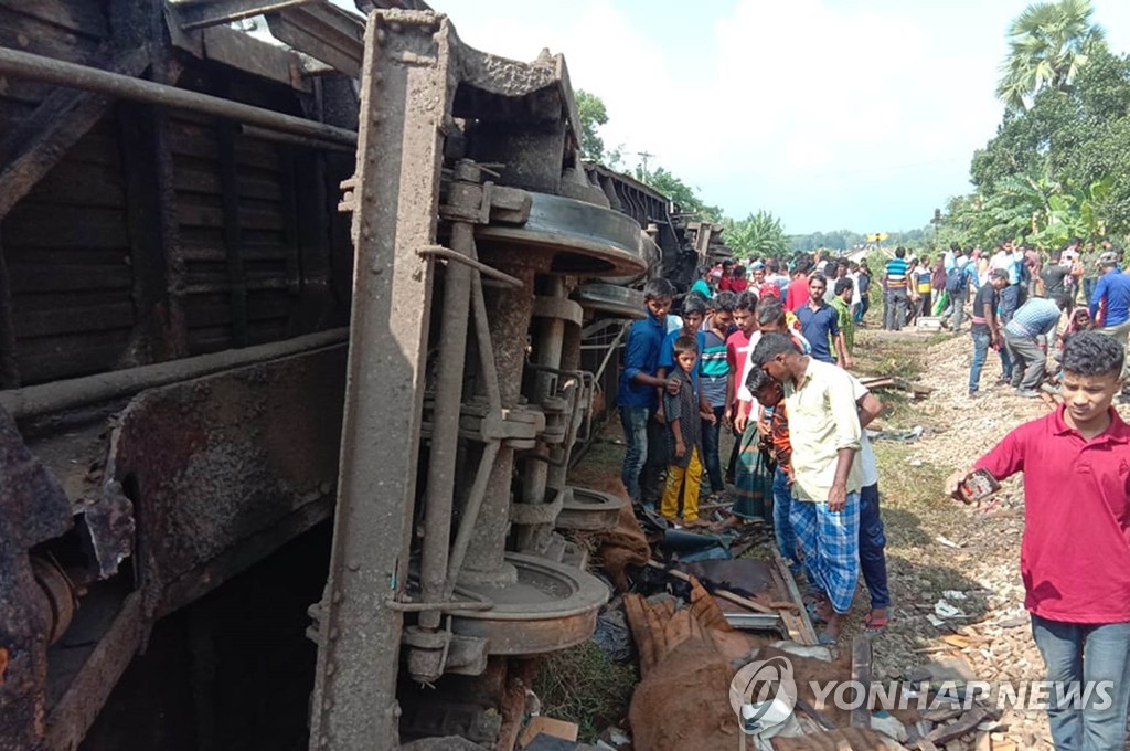 BANGLADESH-DHAKA-TRAIN CRASH