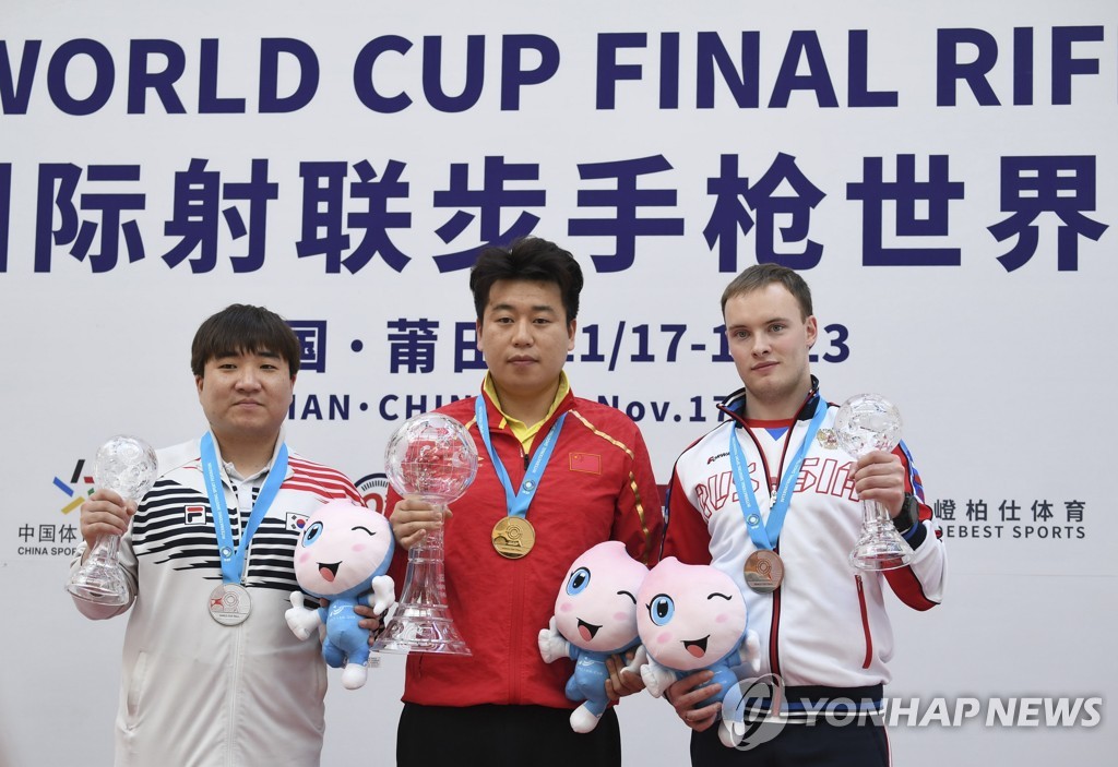 베이징 월드컵 은메달 따낸 박대훈(왼쪽)