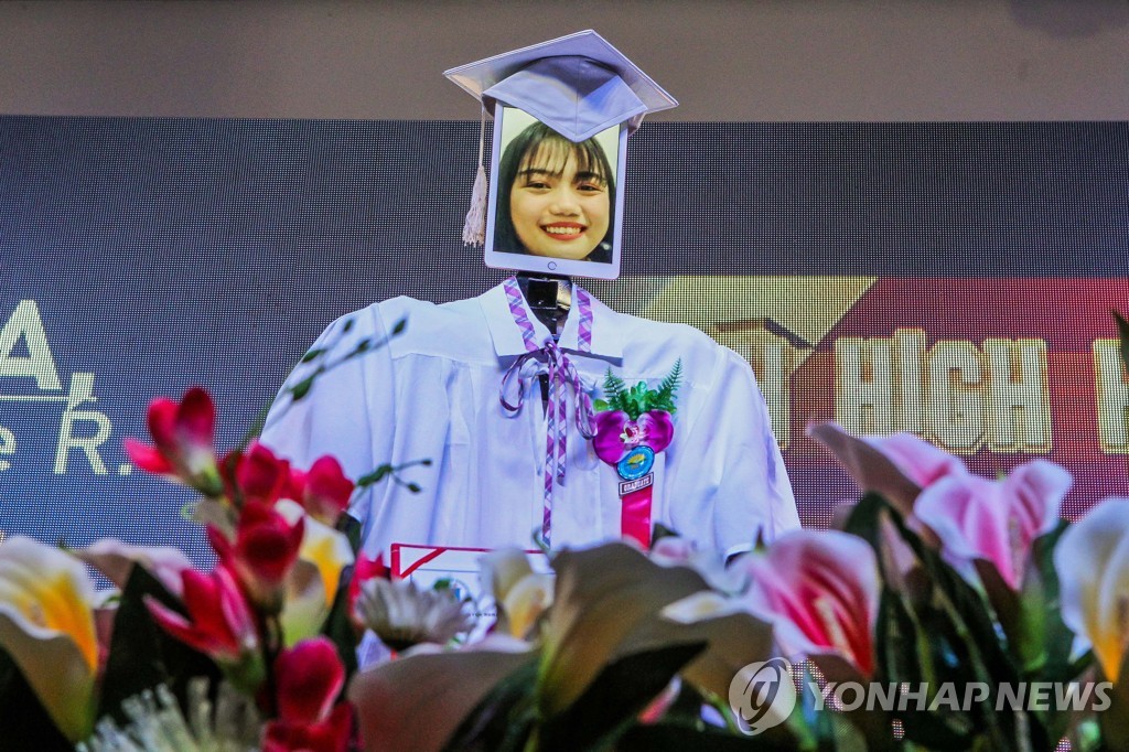 PHILIPPINES-MANILA-CYBER-GRADUATION