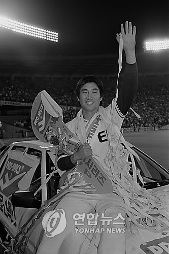 053706-86 프로야구 우승 해태 좌완투수 김정수 MVP