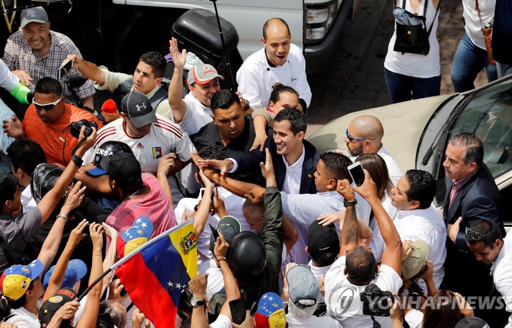 귀국 후 반정부 집회에 참석한 후안 과이도 베네수엘라 국회의장 [로이터=연합뉴스] 