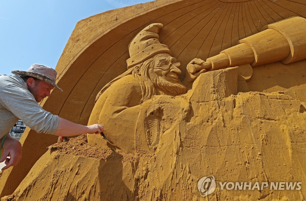 BELGIUM-ART/SAND SCULPTURES