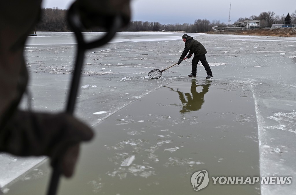 RUSSIA-ICE SWIMMING/