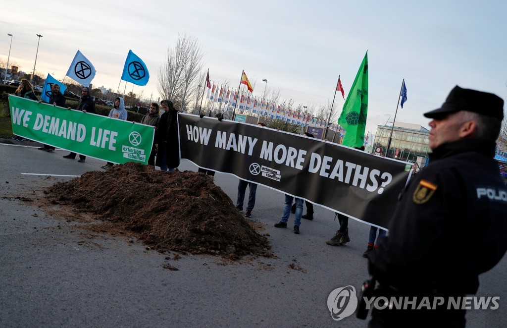 CLIMATE-CHANGE/ACCORD-PROTEST