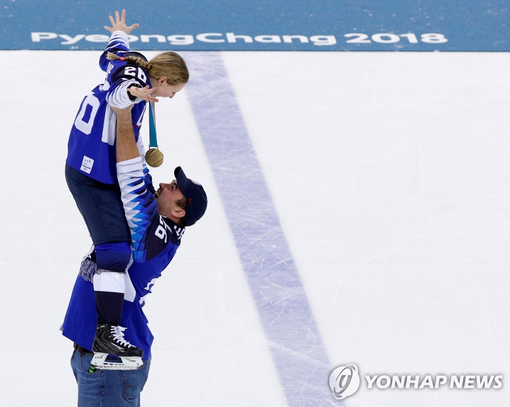 ICEHOCKEY-WOMEN/