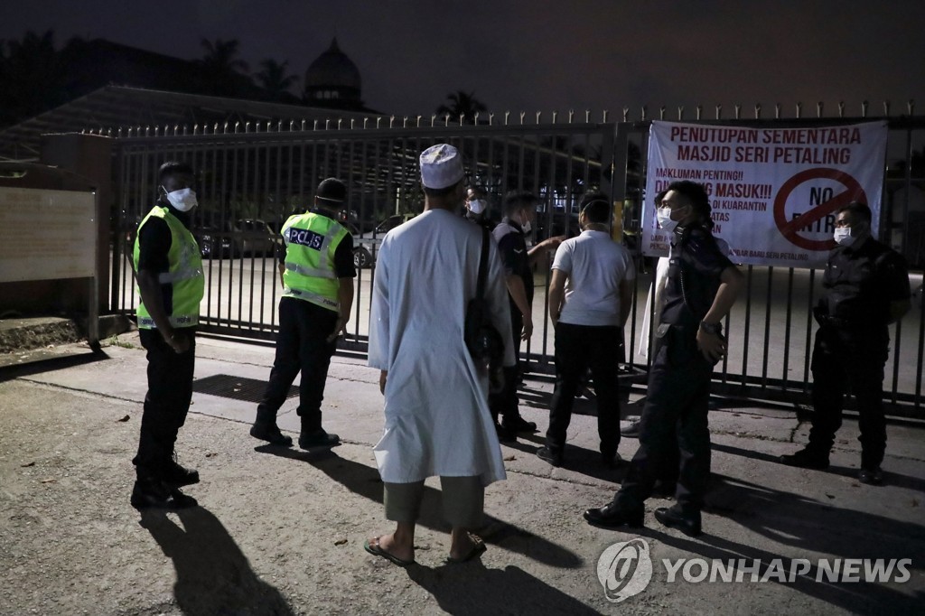 봉쇄된 말레이시아 스리 페탈링 이슬람사원