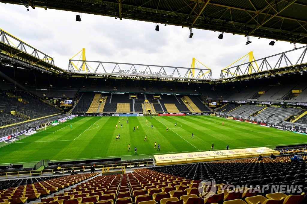 SOCCER-GERMANY-DOR-S04/REPORT